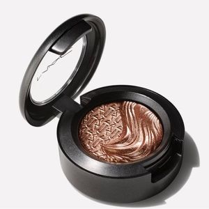 MAC COSMETICS Eyeshadow in Havana
